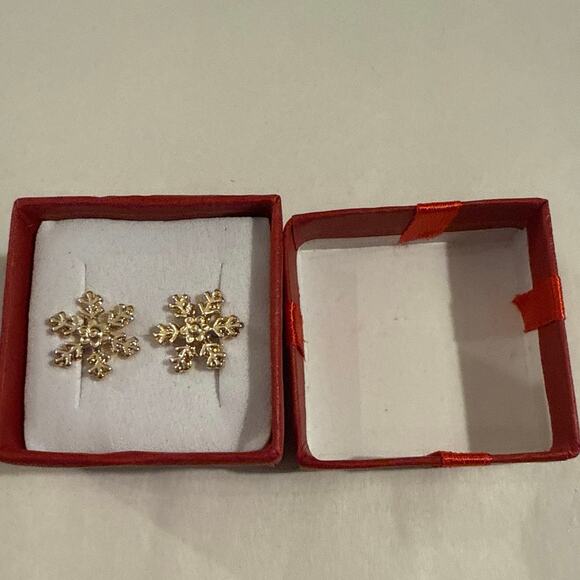 Gold Tone Snowflake Shaped Stud Earrings - Picture 1 of 5